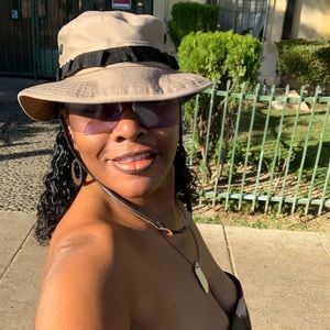 Meet your Posher, Cecilia